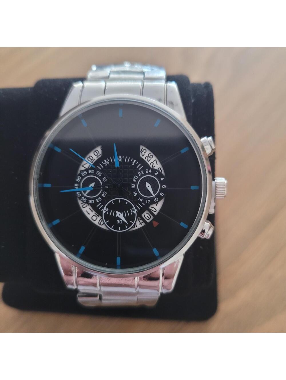 Men's Silver Stainless Steel Analog Wristwatch with Black Dial